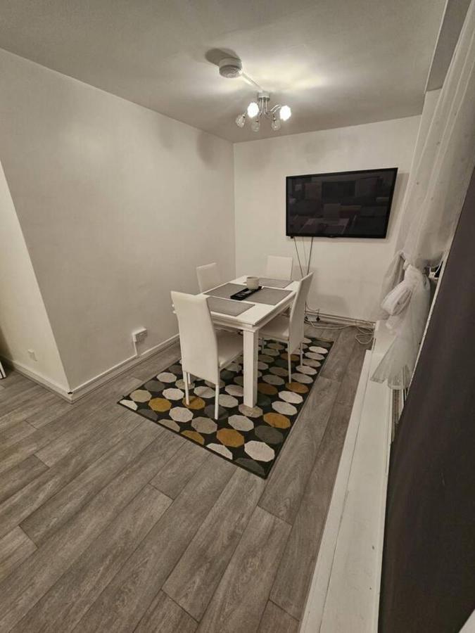 Stunning 1-Bed Apartment In Londra Exterior foto